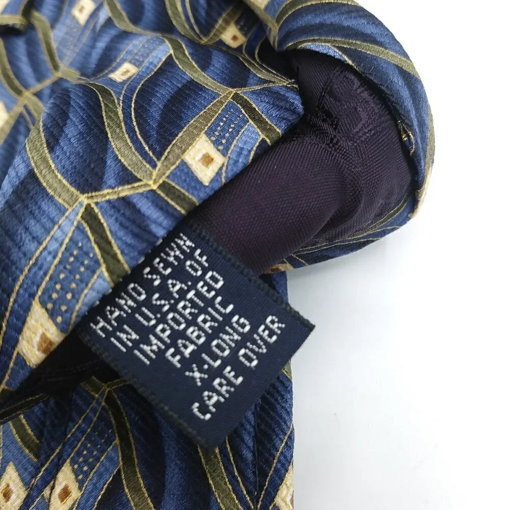 Roundtree & Yorke Tie